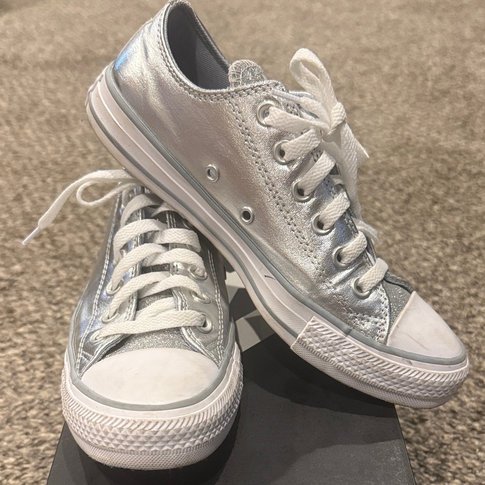 Silver Metallic / glitter converse